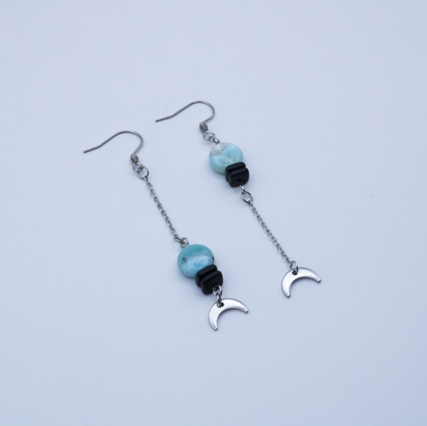 Boucles d'oreilles asymétriques perles larimar