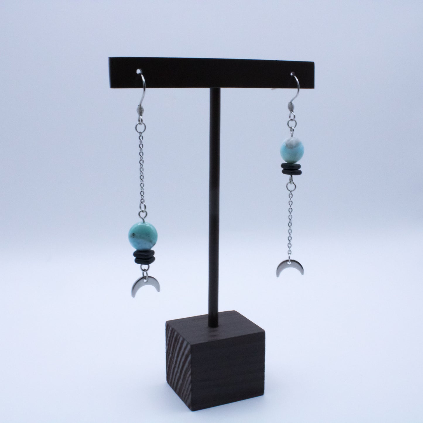 Boucles d'oreilles asymétriques perles larimar