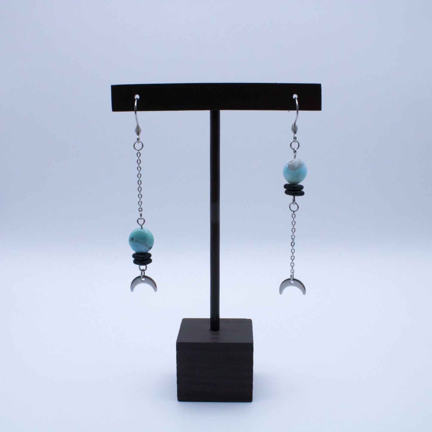 Boucles d'oreilles asymétriques perles larimar