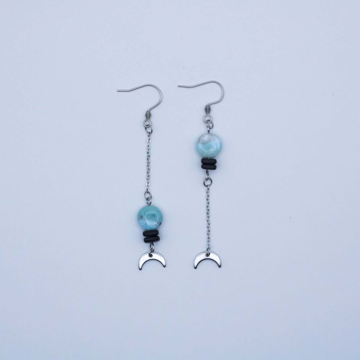 Boucles d'oreilles asymétriques perles larimar
