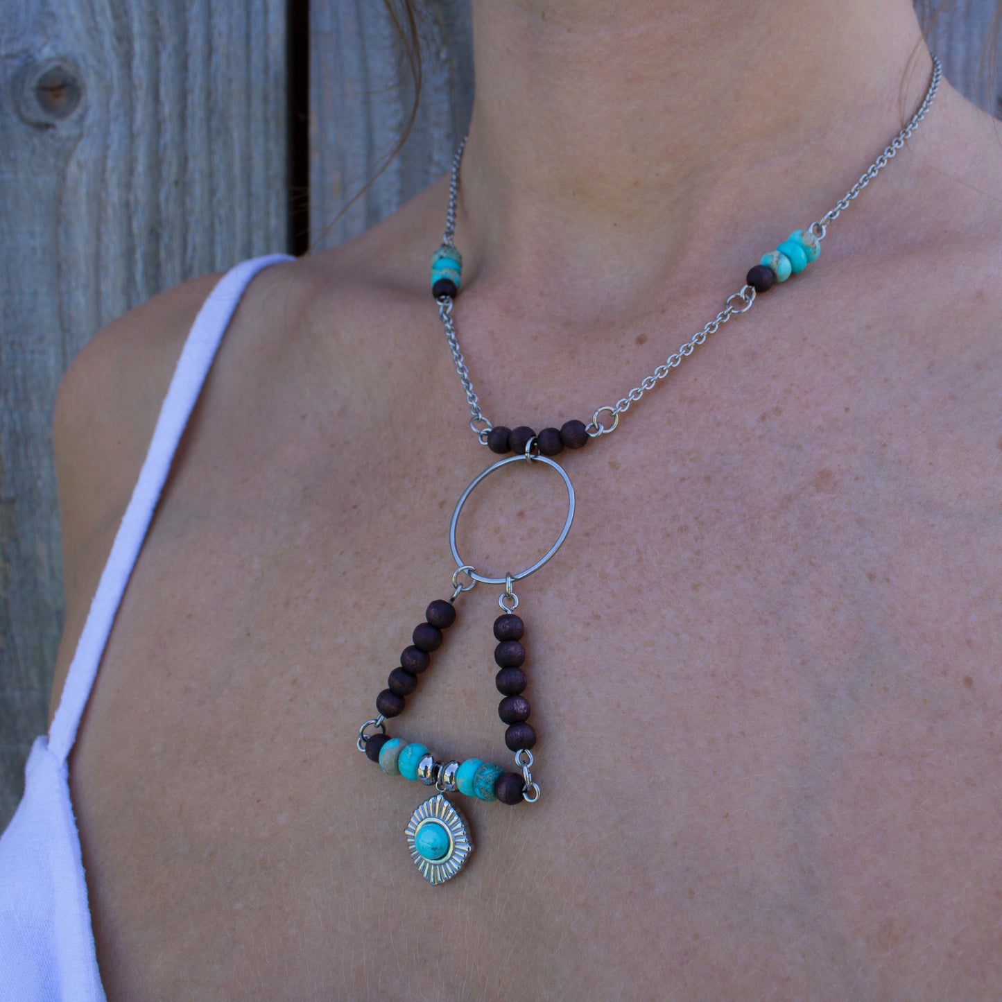 Collier géométrique bois et régalite turquoise