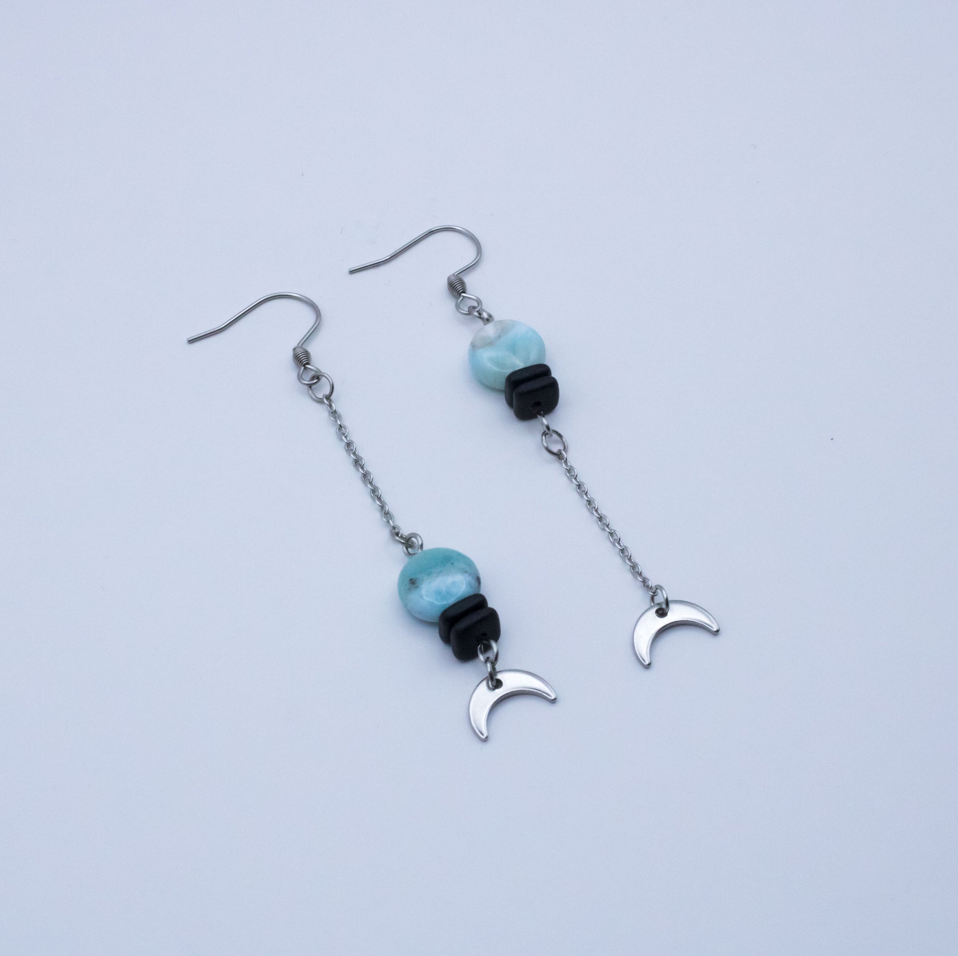 Boucles d'oreilles asymétriques perles larimar