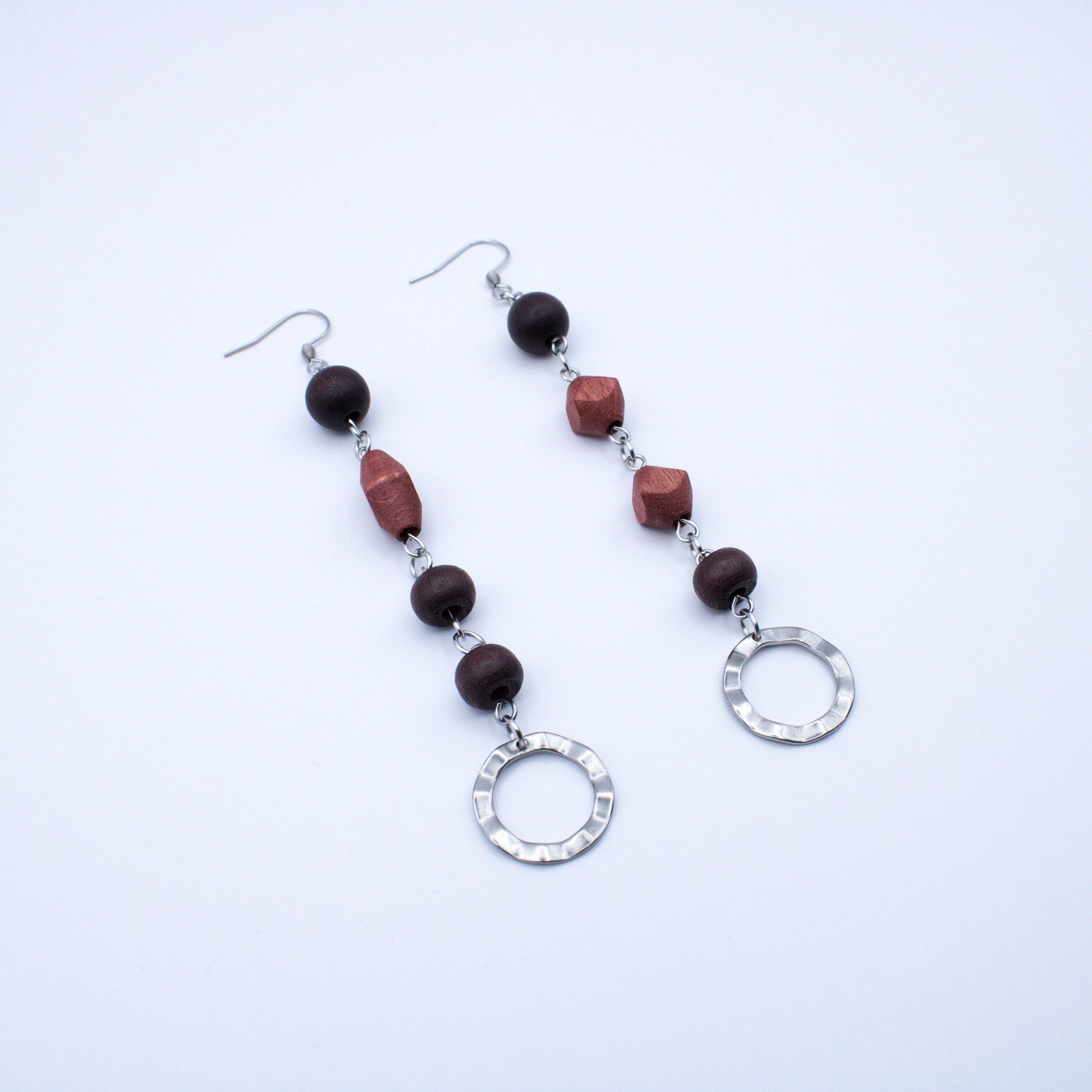 Boucles d'oreilles en bois asymétriques