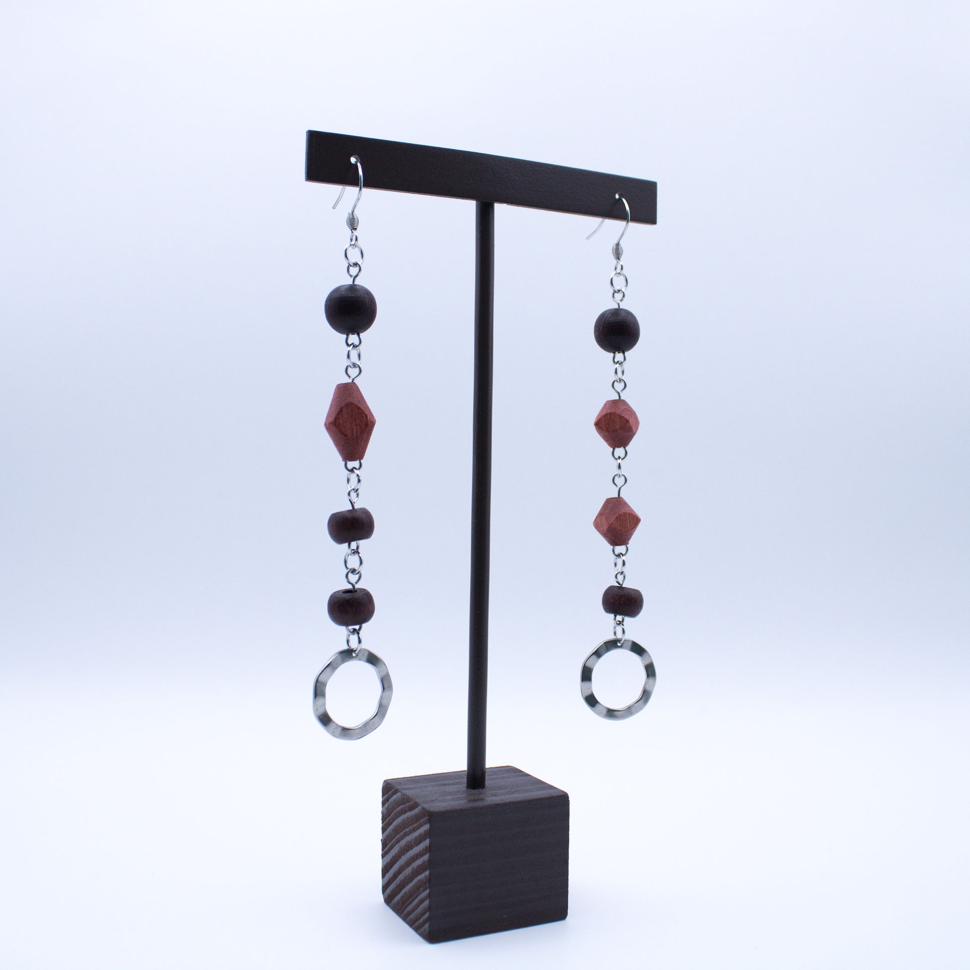 Boucles d'oreilles en bois asymétriques