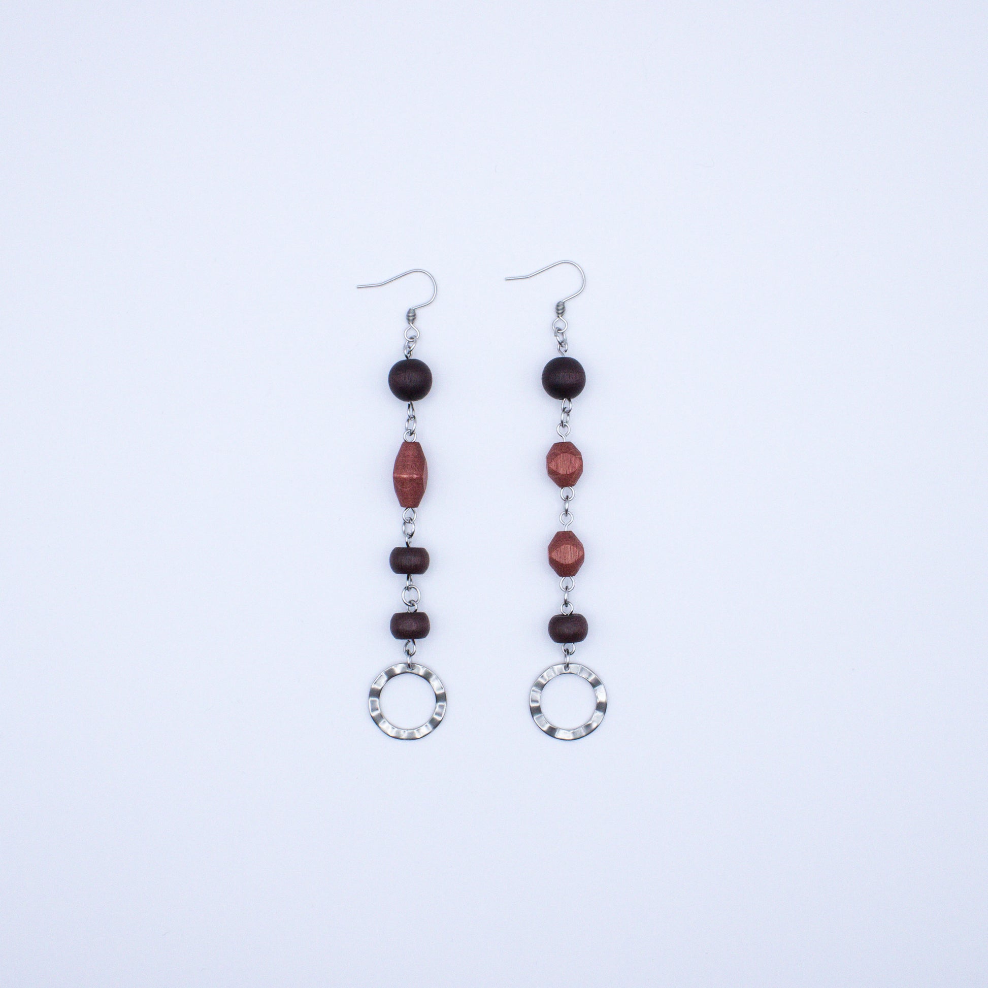 Boucles d'oreilles en bois asymétriques