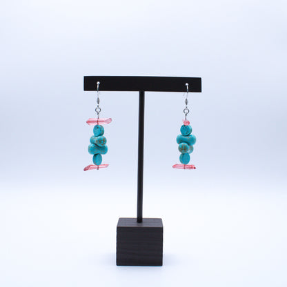 Boucles d'oreilles en howlite turquoise et cristal de roche rouge