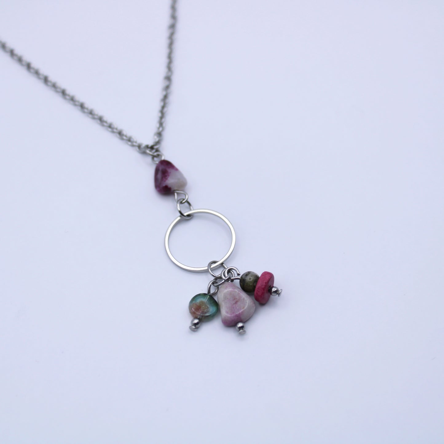 Collier avec pendentif en tourmaline multicolore - Collection Eclosion